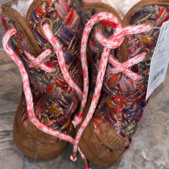 NWT Mad Love Women's Bootie Slippers
Fuzzy Yarn Knit Jewel Tones - Picture 8 of 16